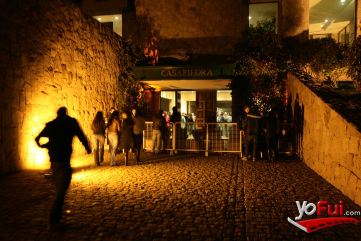 Entrada principal Casa Piedra, Fiesta Old School