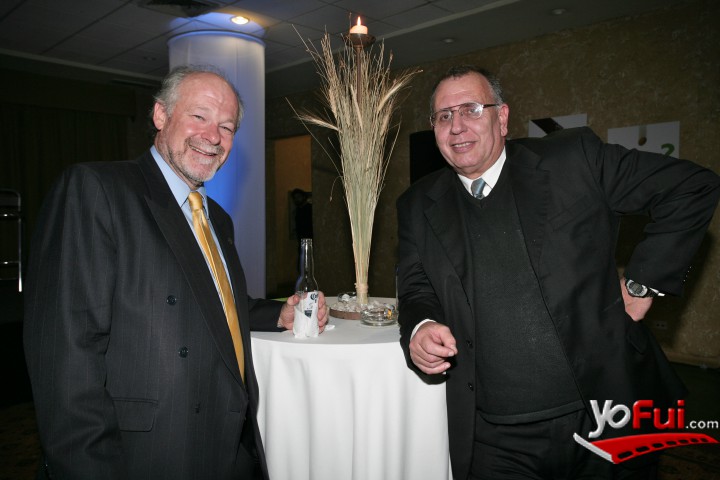 Andrés Gubbins, Victor Capetillo