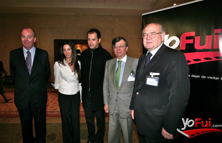 Pío Valdés (Vice-Rector Universidad Finis Terrae), Claudia Aragón (Directora de Admisión, Universidad Finis Terrae), Felipe Assadi (Arquitecto,expositor del seminario), Roberto Guerrero (Rector Universidad Finis Terrae), Ernesto Illanes (Decano Economía y Administración, Universidad Finis Terrae)
