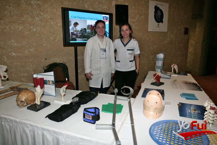 Camila Iriarte, María José de la Fuente (Stand interactivo, Escuela de Kinesiología, Universidad Finis Terrae)
