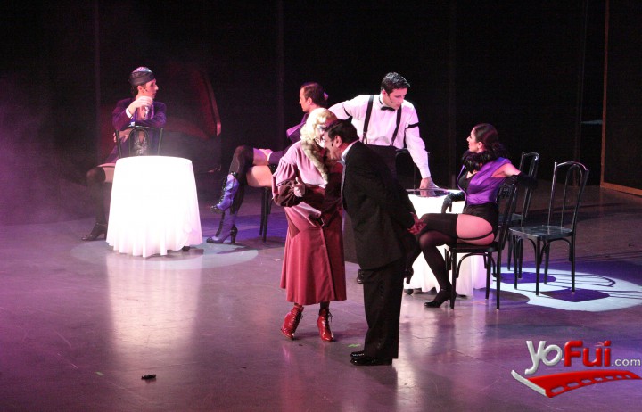Artistas en escena en el musical Victor Victoria