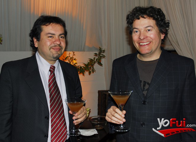 Alejandro Jiménez, Marcelo Soto, Disfrutando Cosmopolitan con Cognac Martell