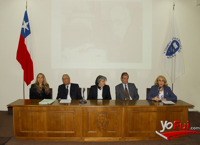 Alicia Merbilaha (Directora Facultad de Derecho), Gonzalo Figueroa Yáñez (Expositor), Alicia Romo Román (Rectora UGM), Lisandro Serrano Spoerer (Pro Rector UGM), Soledad DohyarÇabal (Subdirectora Carrera Derecho)
