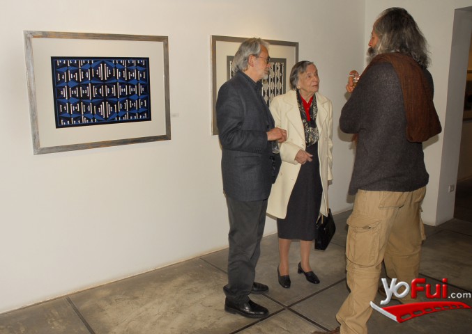 Asistentes conversando con la expositora, Matilde Pérez