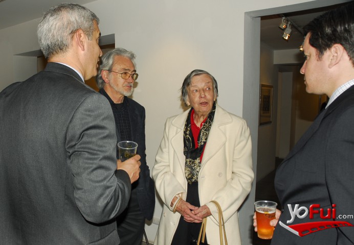 Asistentes conversando con la expositora, Matilde Pérez