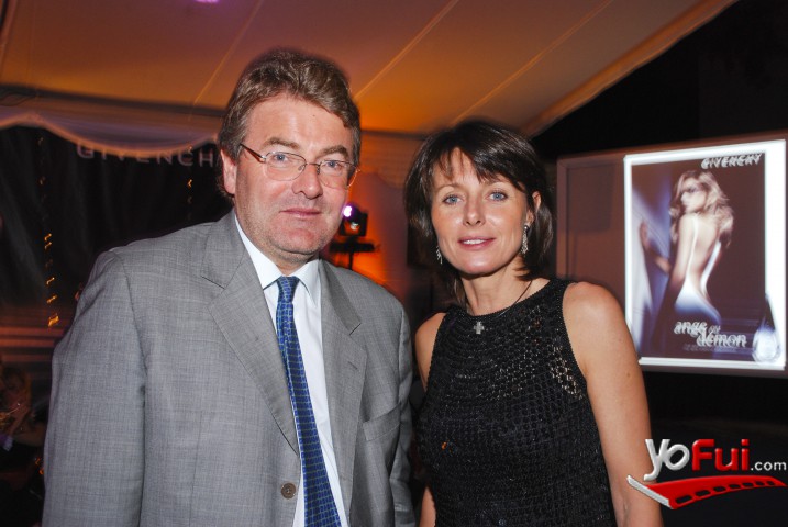 Patrick Flot ( Encargado de Negocios Embajada de Francia), Isabela Simon ( Direct Marketing Givenchy Paris)