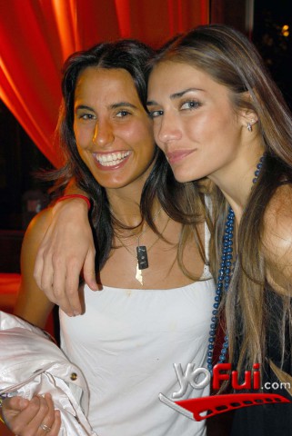 Claudia Camus, Carola de Moras