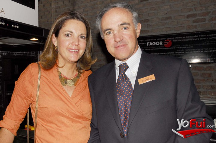 María Piedad Larraín, Juan Ignacio Domínguez