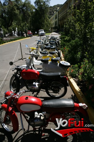 Exposición de autos y motonetas de los años 60 (Termas de Jahuel)