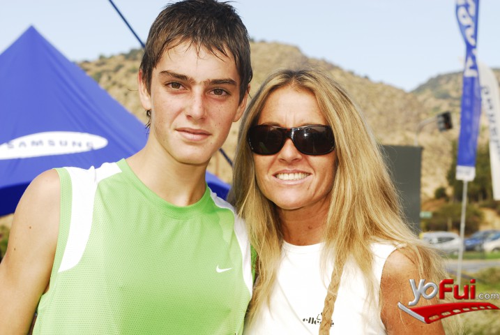 Lucas Armctrong, Consuelo Pérez