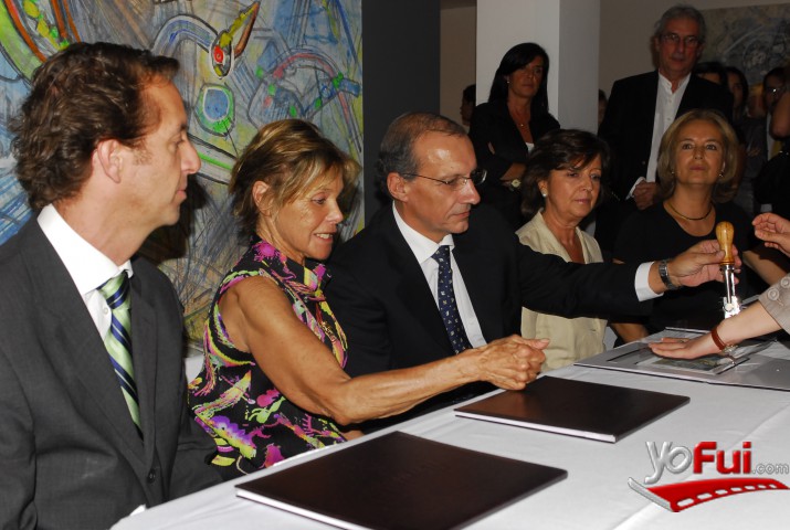 Falipe Smythe (Gerente de Marketing Banco Edwards City), Germana Matta, Sergio Henríquez (Presidente Directorio Correos de Chile), María Elena Comandari (Directora Galería Artespacio), Rosita Lira (Directora Galería Artespacio)