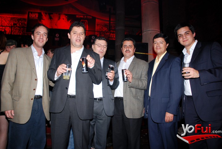 Gabriel Navaja ( Ejecutivo Coca-Cola), Carlos Nuñez ( Ejecutivo Coca-Cola), Gerardo Contreras ( Ejecutivo Coca- ola), Guillermo Carcomo ( Ejecutivo Coca-Cola), Oscar Vega ( Ejecutivo Coca-Cola), José Miguel Fuentes ( Ejecutivo Coca-Cola)