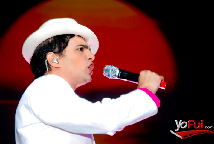 Alejandro Sergi (voz y guitarra)
