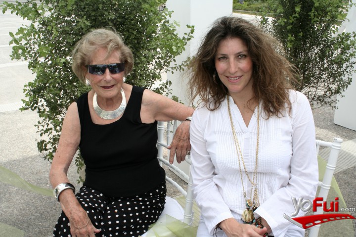 Julia Astaburuaga, Asunción Aldunate