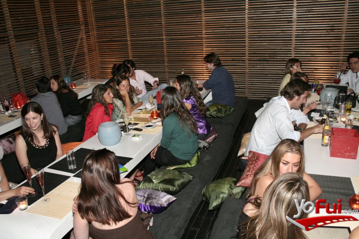 Cenando en Etniko