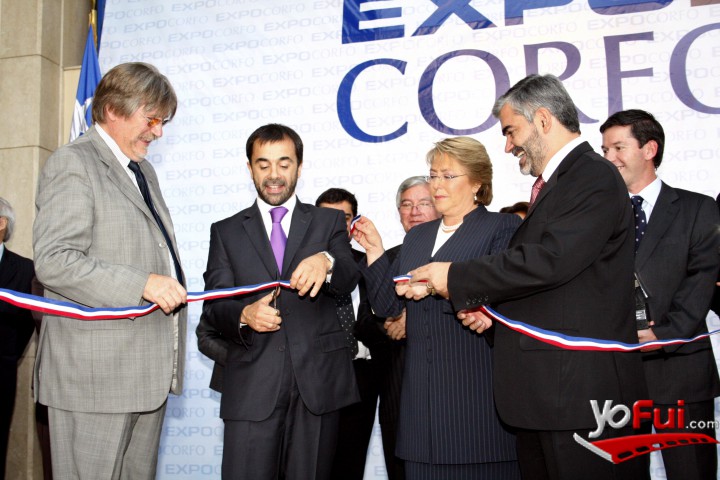 Jean-Jacques Duhart (Ministro de Economía Subrogante), Presidenta de la República, Michelle Bachelet., Carlos Álvarez (Vicepresidente Ejecutivo de CORFO)