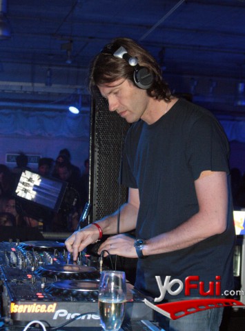 DJ Hernán Cattaneo