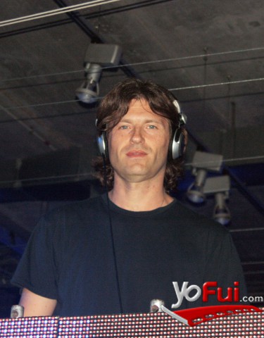 DJ Hernán Cattaneo