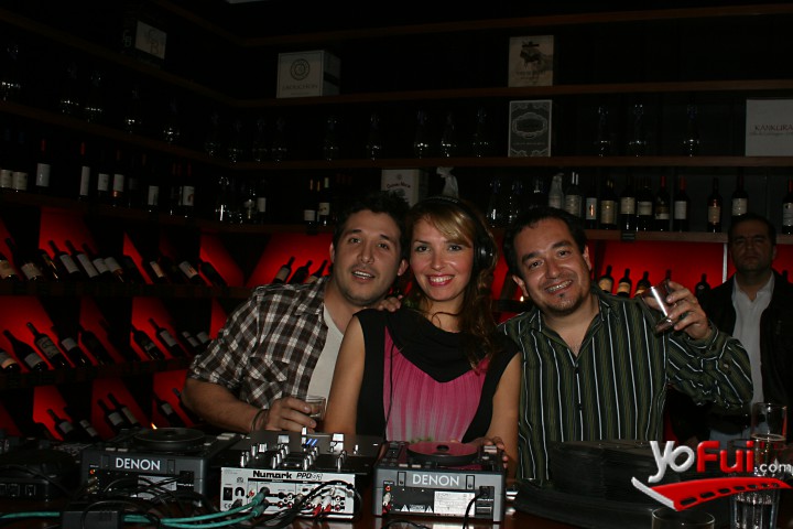 Fotografía en Lanzamiento Miércoles BLACK & WINE, OPEN Café & Wine Bar, Alto Las Condes