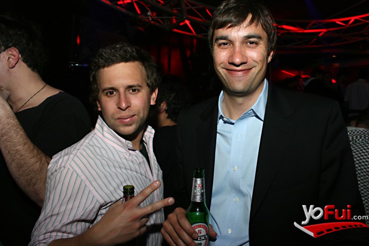 Arturo Pérez Damus, Gabriel Flores