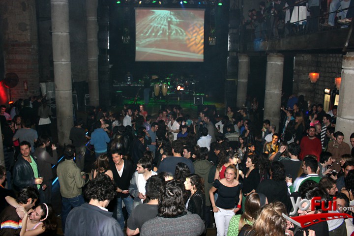 Fotografía en Fiesta Cuarto Aniversario Mori, Ex Oz