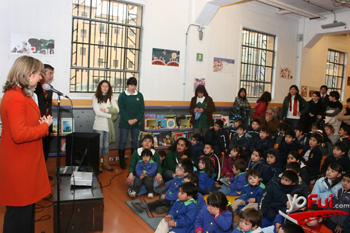 Fotografía en Donación del primer libro chileno para niños celiacos, Biblioteca de Santiago