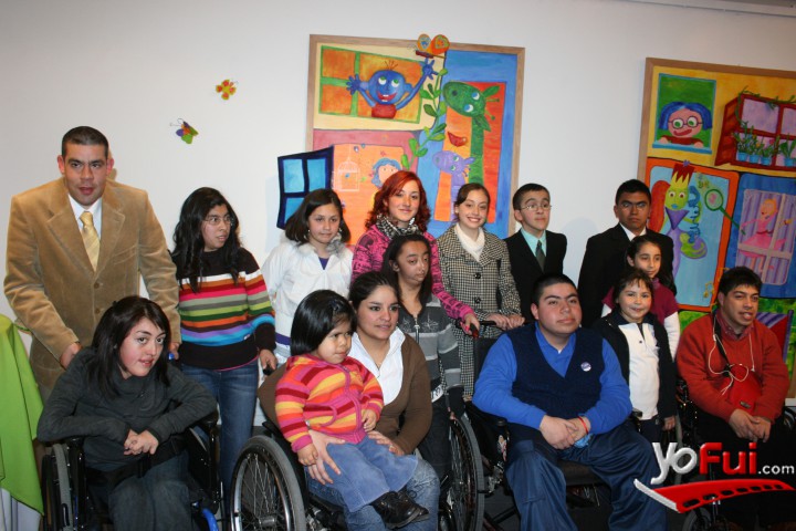 Exposición de Artistas de Teletón Santiago y Antofagasta "VENTANAS DE COLOR" en Galeria la Sala