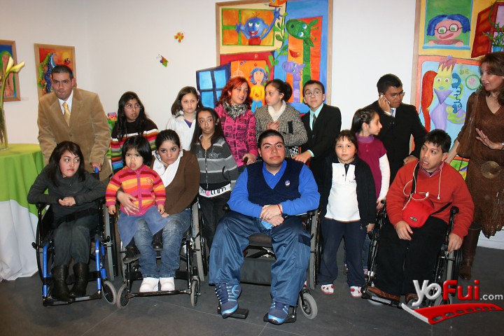 Exposición de Artistas de Teletón Santiago y Antofagasta "VENTANAS DE COLOR" en Galeria la Sala