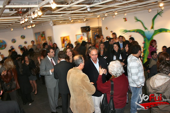 Exposición de Artistas de Teletón Santiago y Antofagasta "VENTANAS DE COLOR" en Galeria la Sala