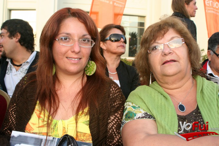 Marion Uron, Elisa Alvear