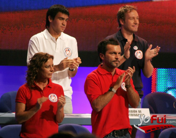 Panel Chile ayuda a Chile