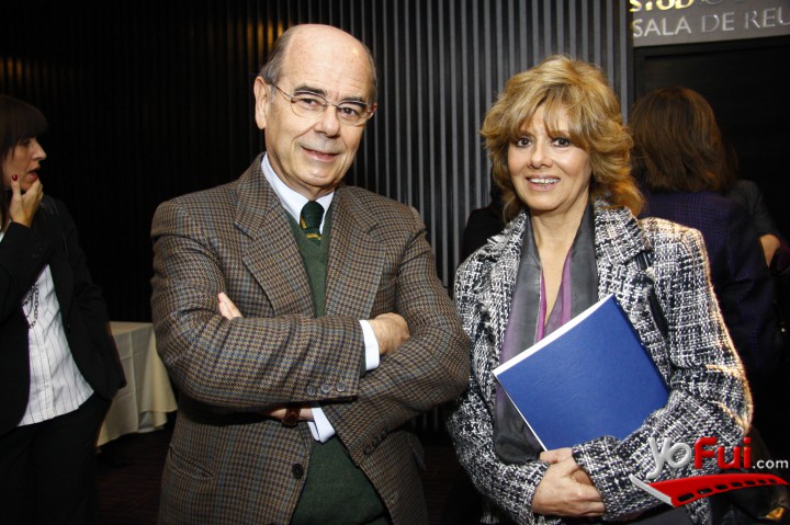 Sebastián Pérez, Beatriz Larrain