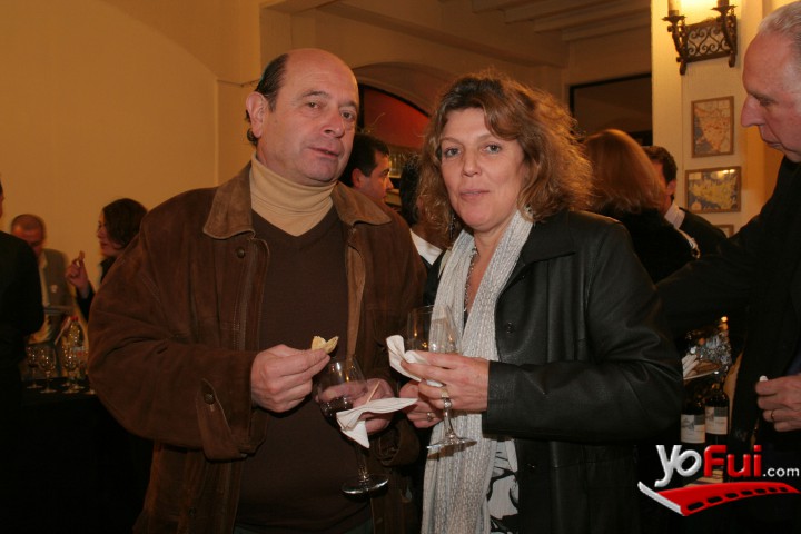 Martin Serrano, Angela Ravizza