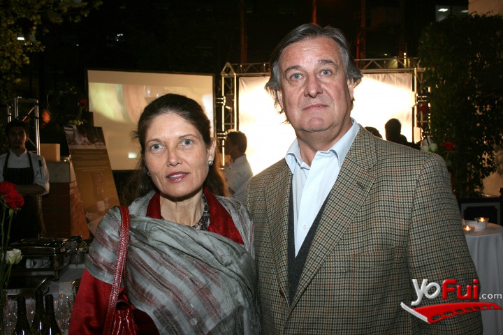 Veronica Rios, Ronald Robinson