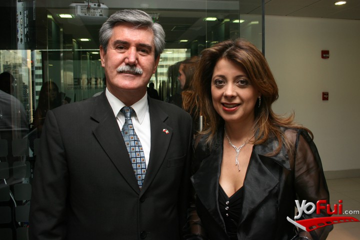 Mario Leal, Embajador de México, Rocio Trejo, Vice Presidenta Rec. Humanos Nextel Chile