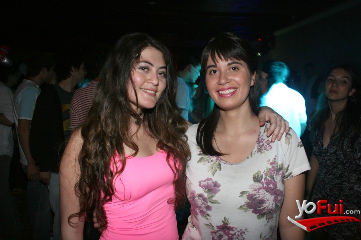 Coral Restelli, Thea Sainte-Marie