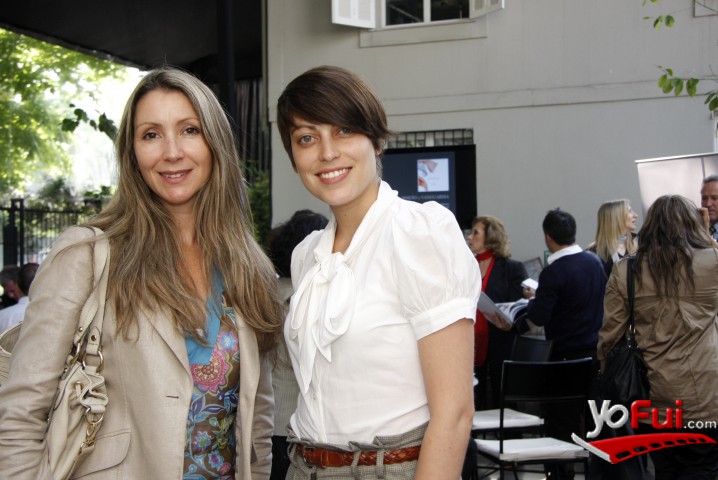 Lorraine Thomson, Manuela Ovalle