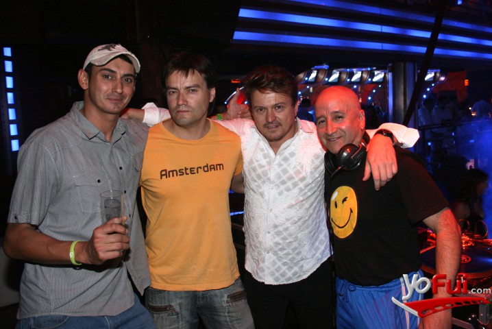 DJ Cool B ( Ivan Buvinic), DJ Dagofunk ( Dagoberto Cifuentes), DJ Marcos Pizarro