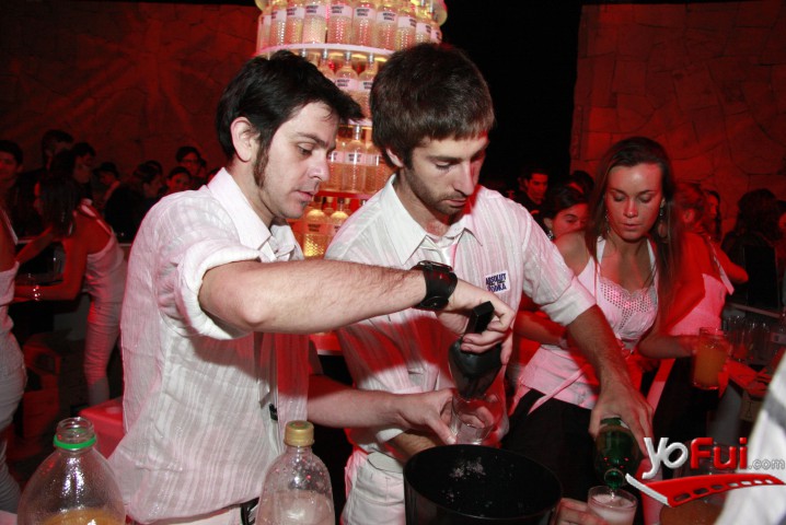 Staff barra Absolut Limited Edition