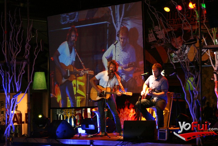 YoFui.com Donavon Frankenreiter en el Sanuk Sound Sessions, Mall Sport (2932)