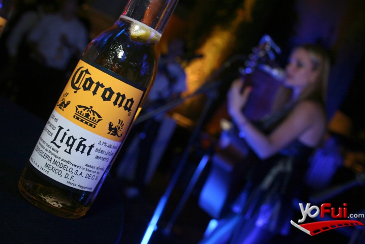 Fotografía en Nicole en lanzamiento Corona Light, Hotel W