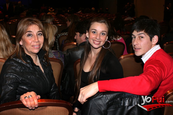Laura Escobar, Katherine Vargas, Felipe Orostegui