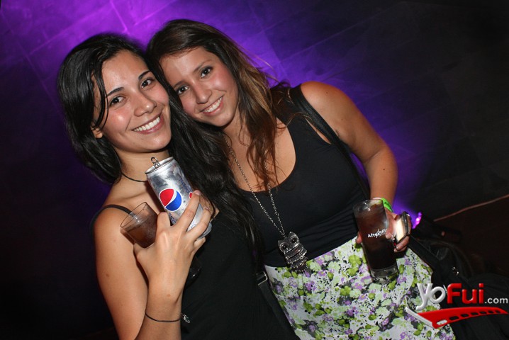 Camila Oliva, Constanza Garrido