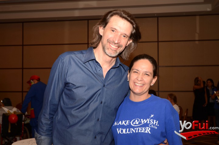 Francisco Melo y voluntaria MAW