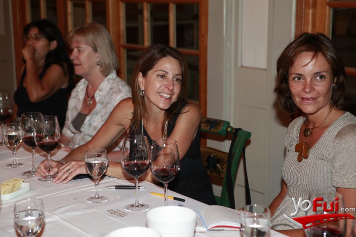 Gloria Frugone, Elisa Collins