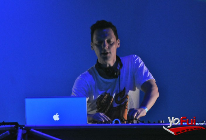 Dj 2000 and One