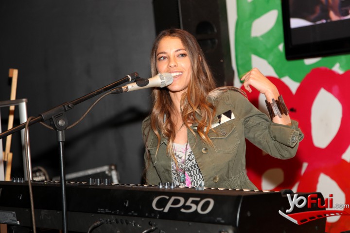 Show Debi Nova