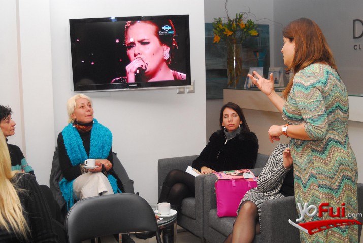 Fotografía en Conversemos un café, evento de Mujer Impacta, Clinica Dermovein