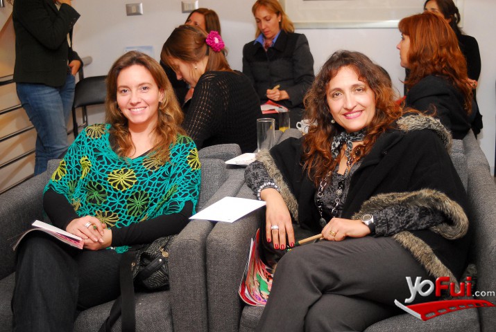 Fotografía en Conversemos un café, evento de Mujer Impacta, Clinica Dermovein