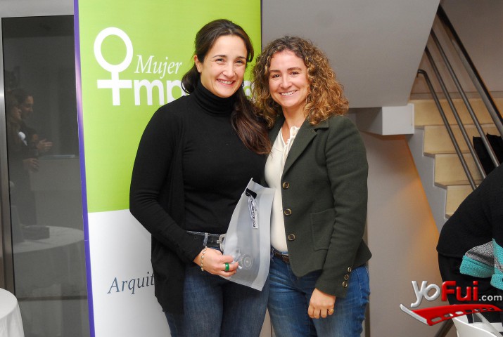 Fotografía en Conversemos un café, evento de Mujer Impacta, Clinica Dermovein